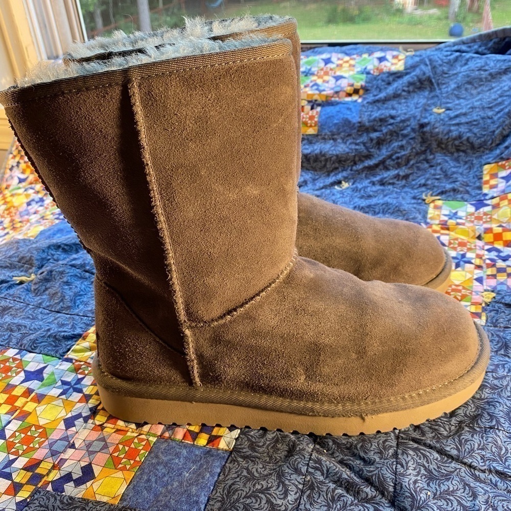 Ugg by Koolaburra short gray suede boots 6